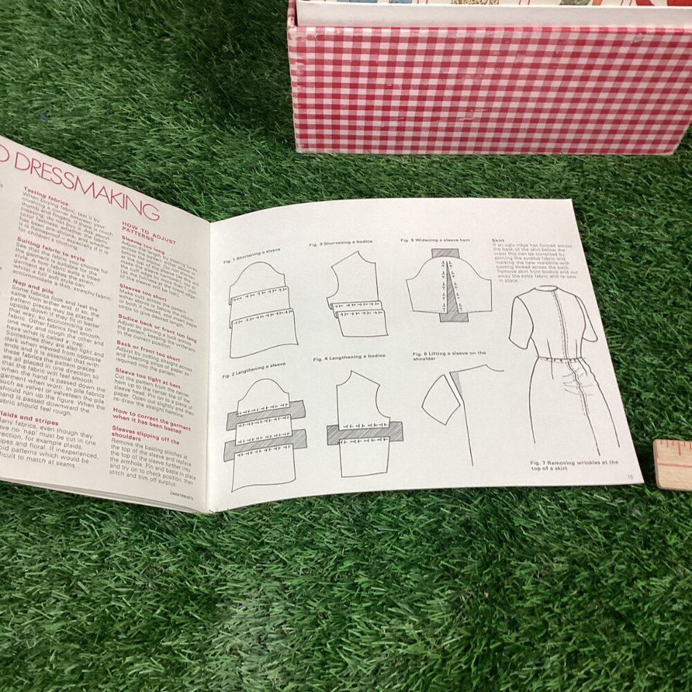 Vintage Creative Patterns 1975 Box Collection - Picture 2 of 12